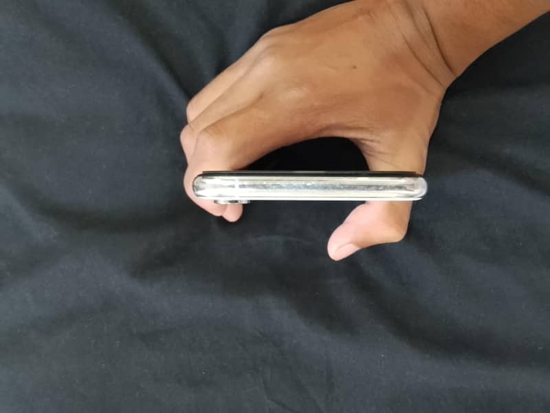 Apple iPhone XS 5