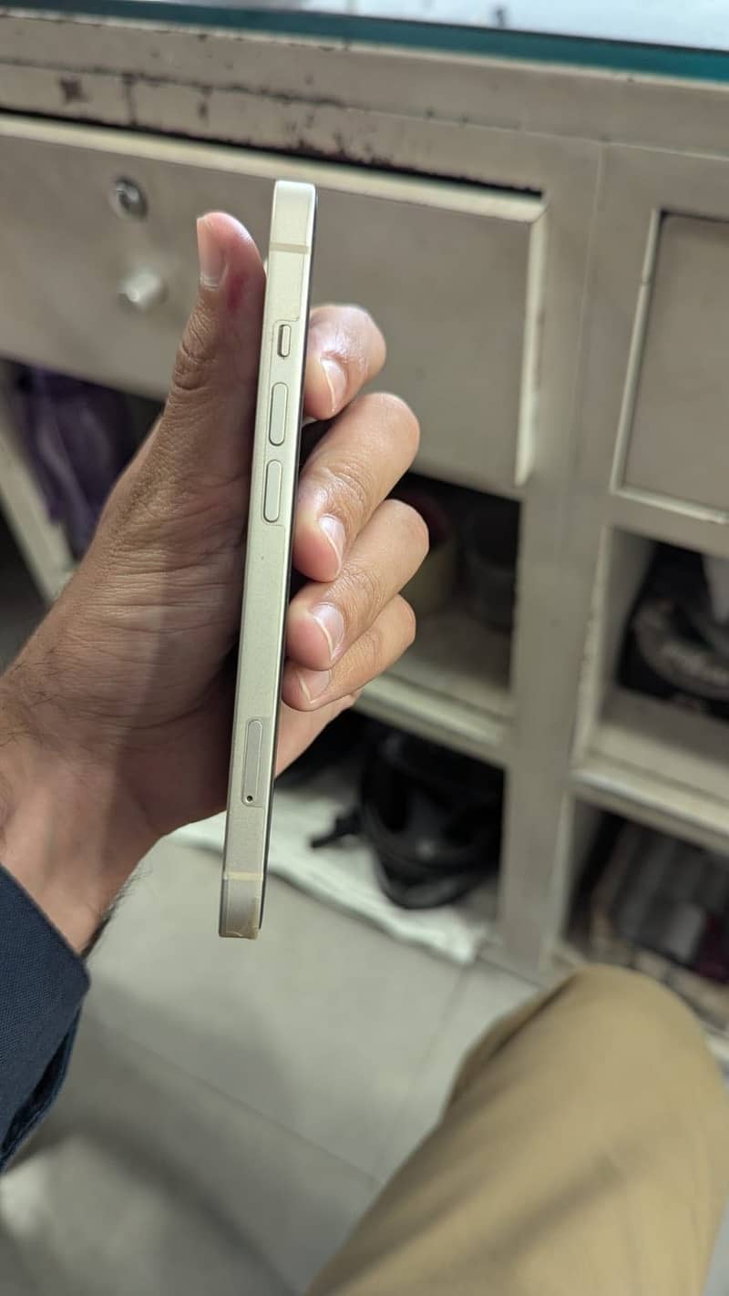 Apple iPhone 13 2