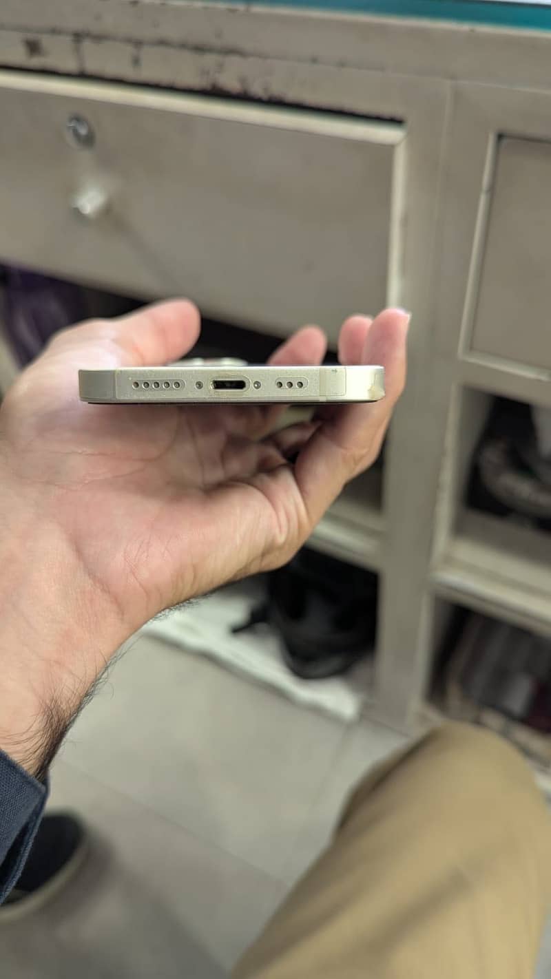 Apple iPhone 13 4