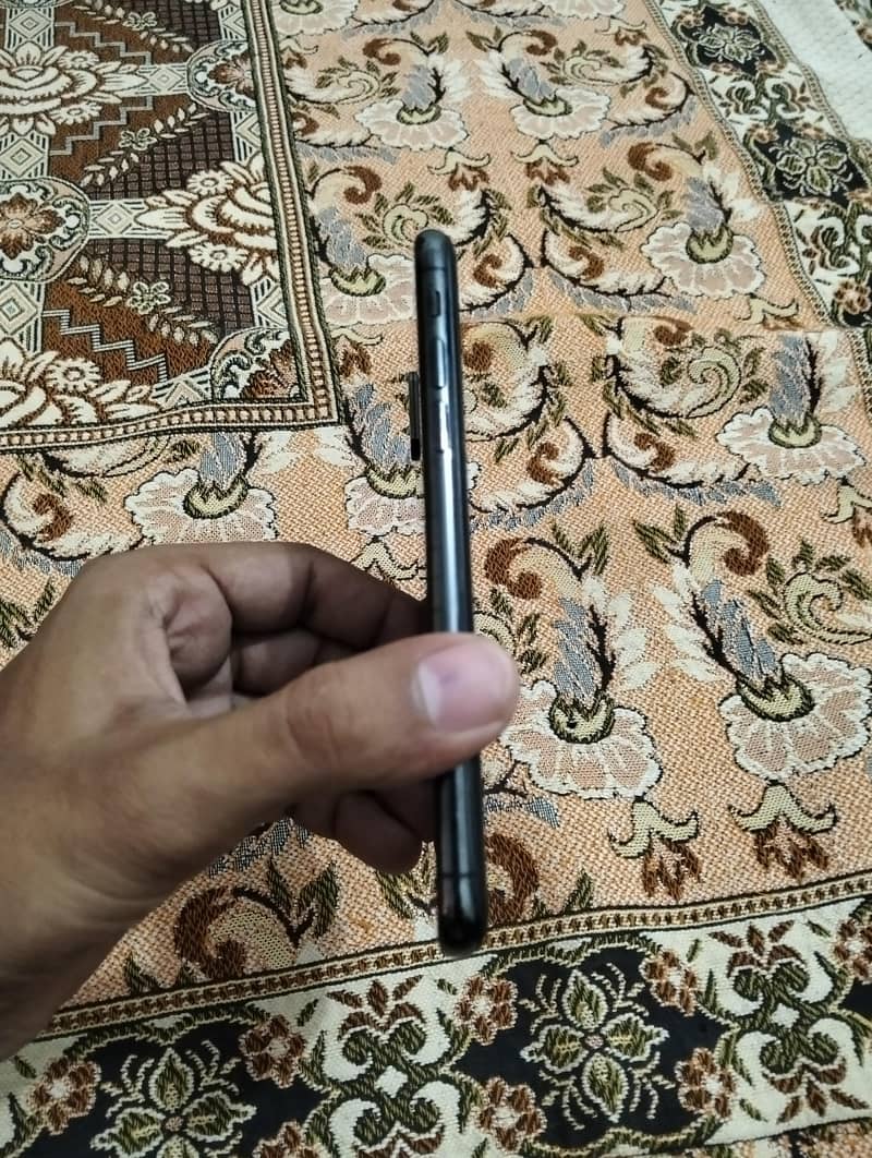 Apple iPhone X 3