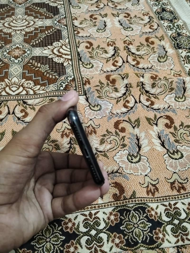 Apple iPhone X 4