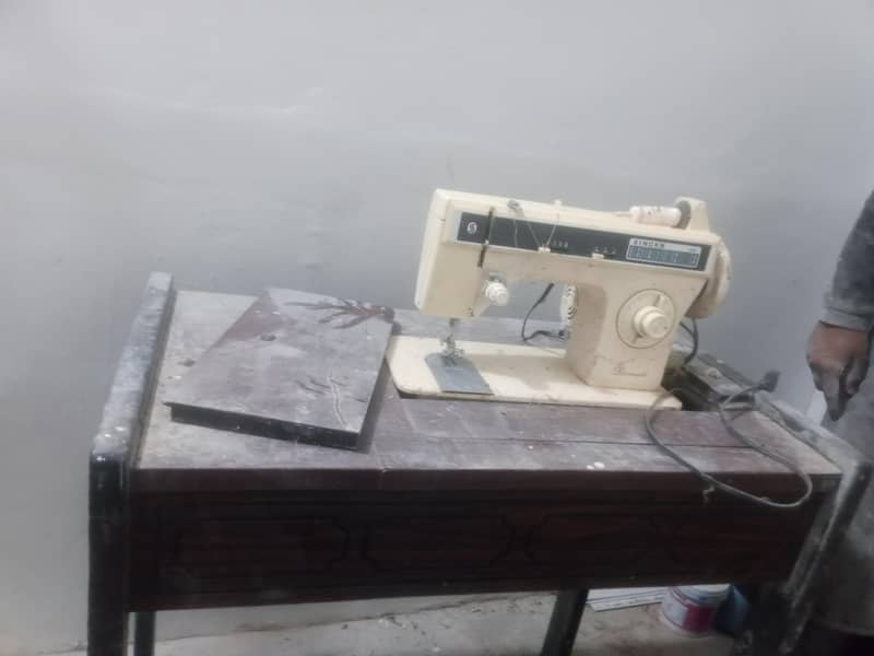 Singer sewing machine 1