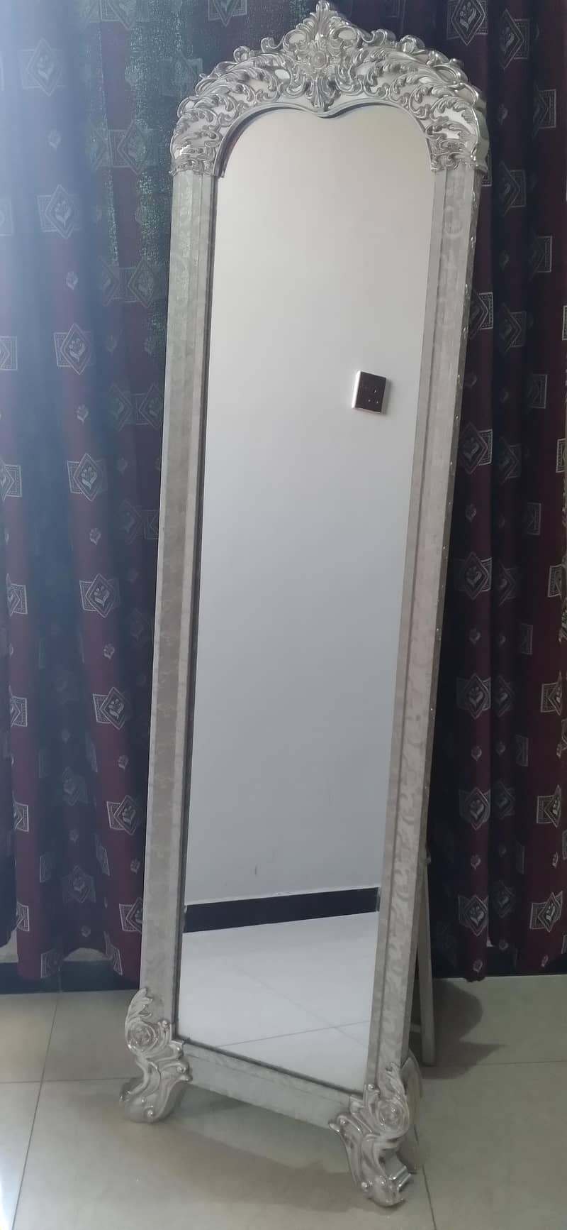 Mirror with stand 0
