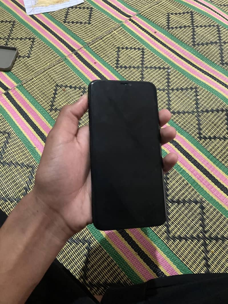 Apple iPhone 11 Pro Max 4