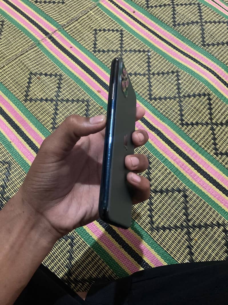 Apple iPhone 11 Pro Max 5