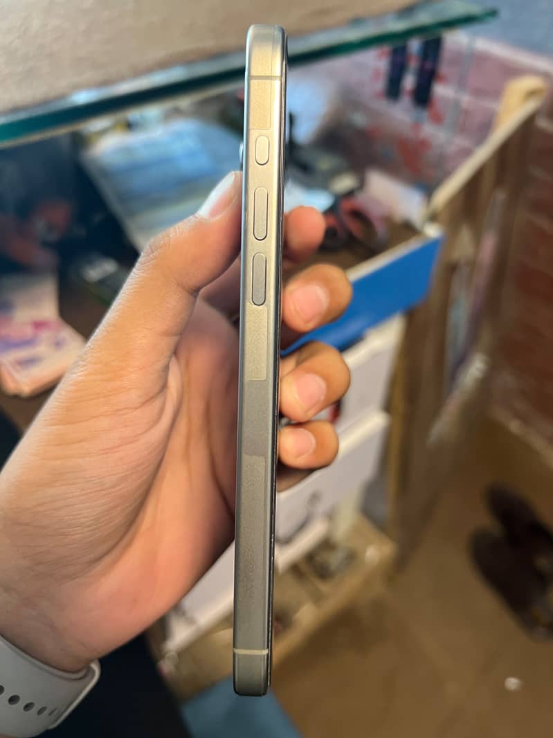 Apple iPhone 15 Pro Max 3