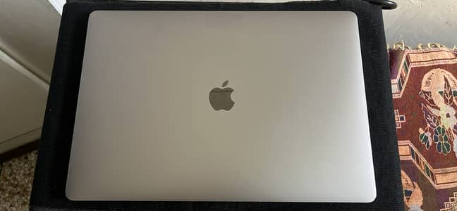 Macbook pro 15.1 Apple - 15.4'' Display