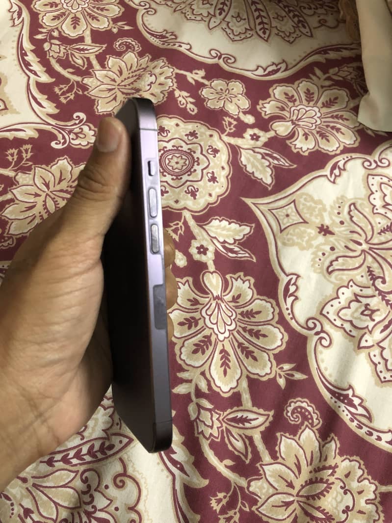 Apple iPhone 14 Pro 2
