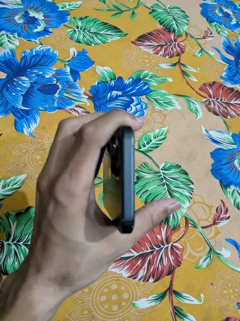 Apple iPhone 15 6