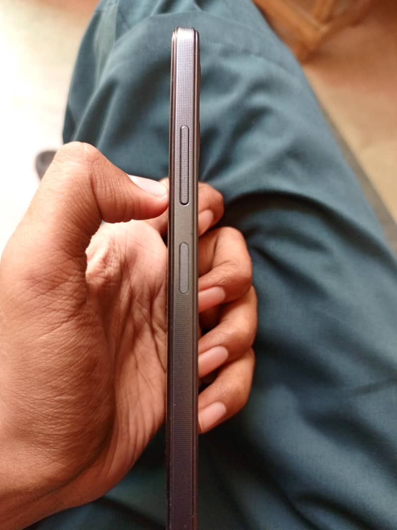 HMD Aura 2 2