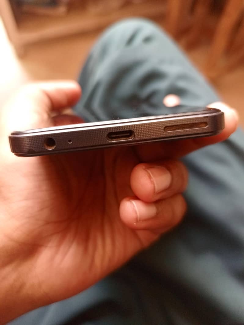 HMD Aura 2 3