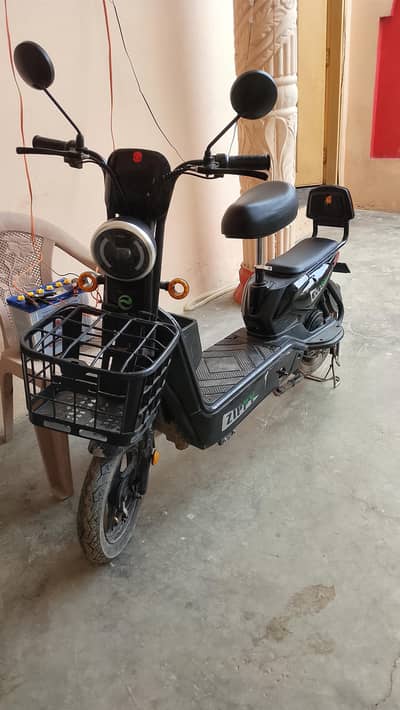 Eveon zippy only 2200 km chali hui
