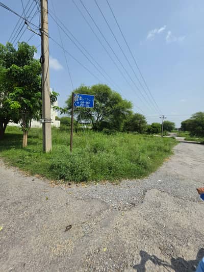 5 Marla level and Park face Plot of ideal location for sale