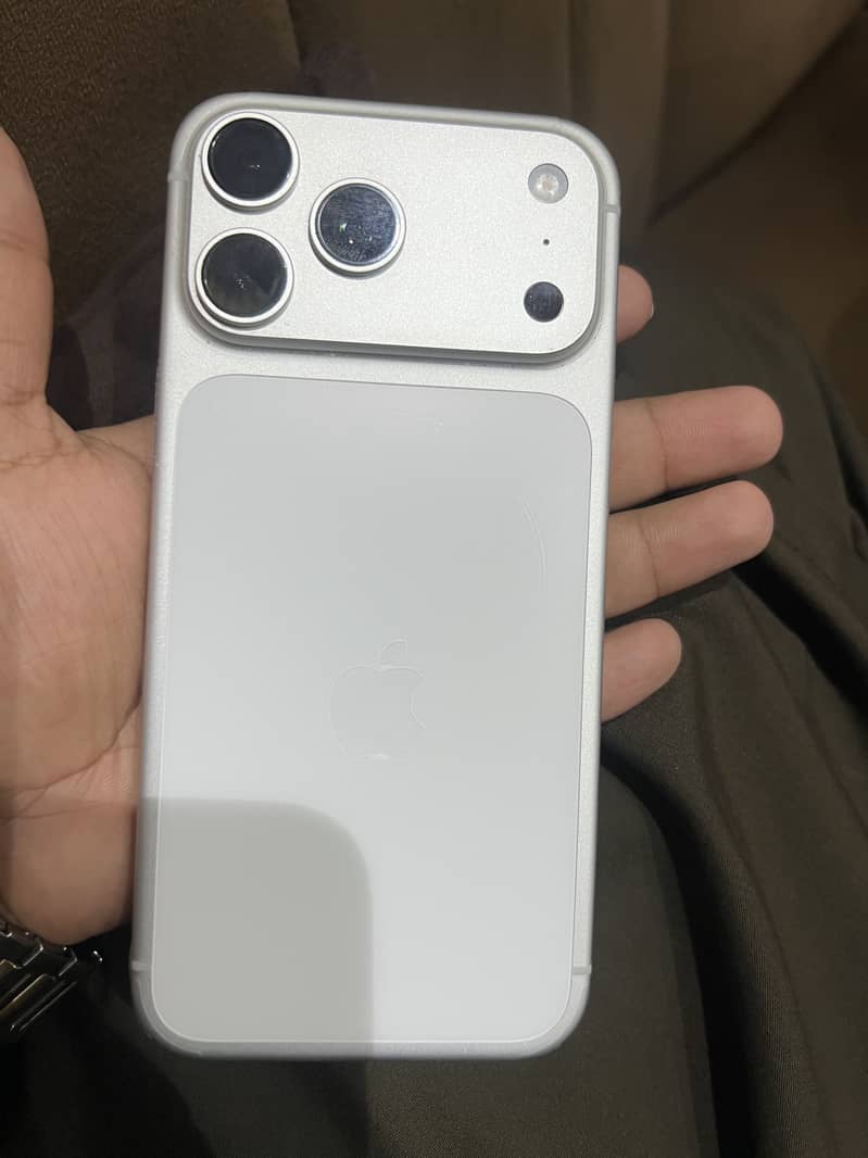 Apple iPhone 17 Pro Max 0
