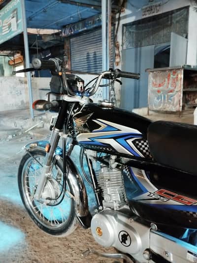 Honda CG125 2015 | Genuine Bike | Urgent Sale