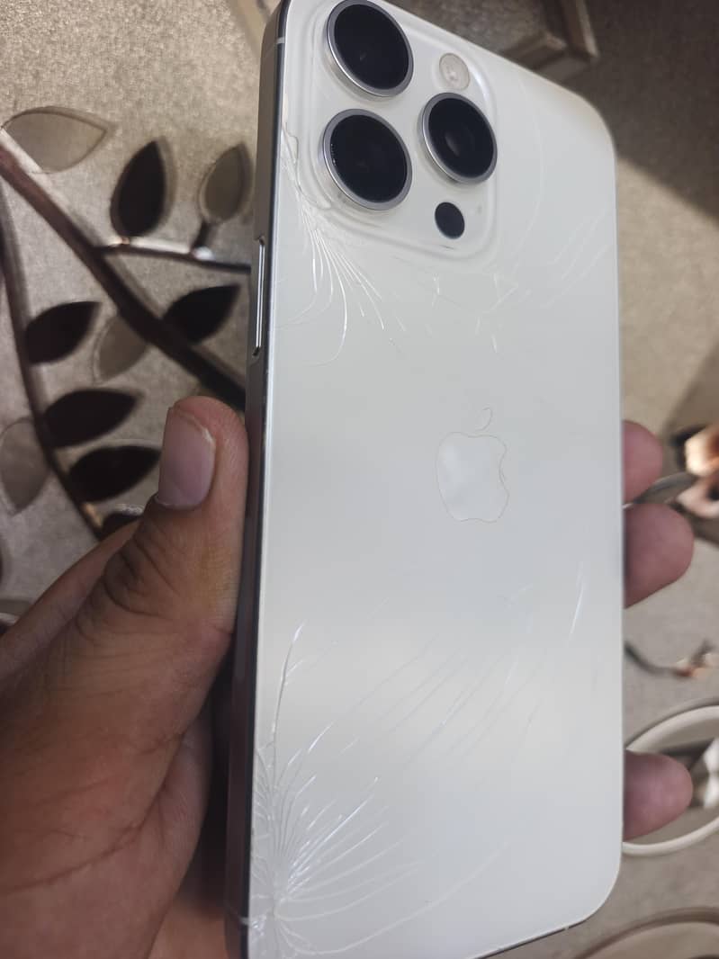 Apple iPhone 15 Pro Max 1