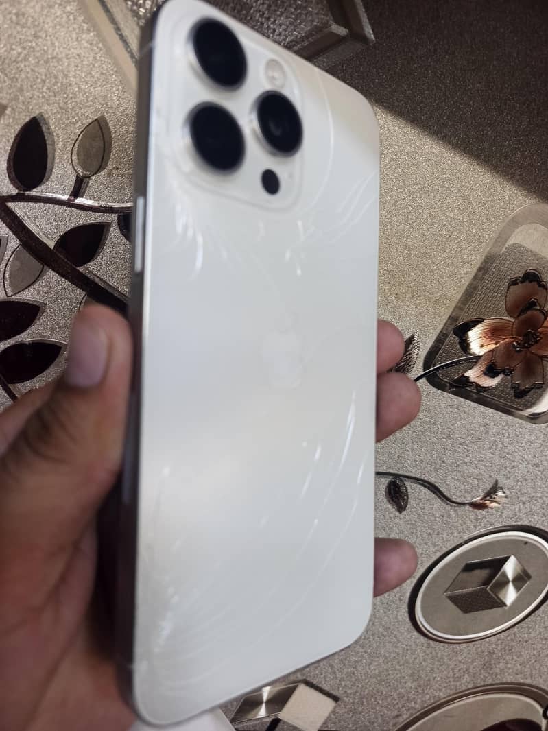 Apple iPhone 15 Pro Max 2