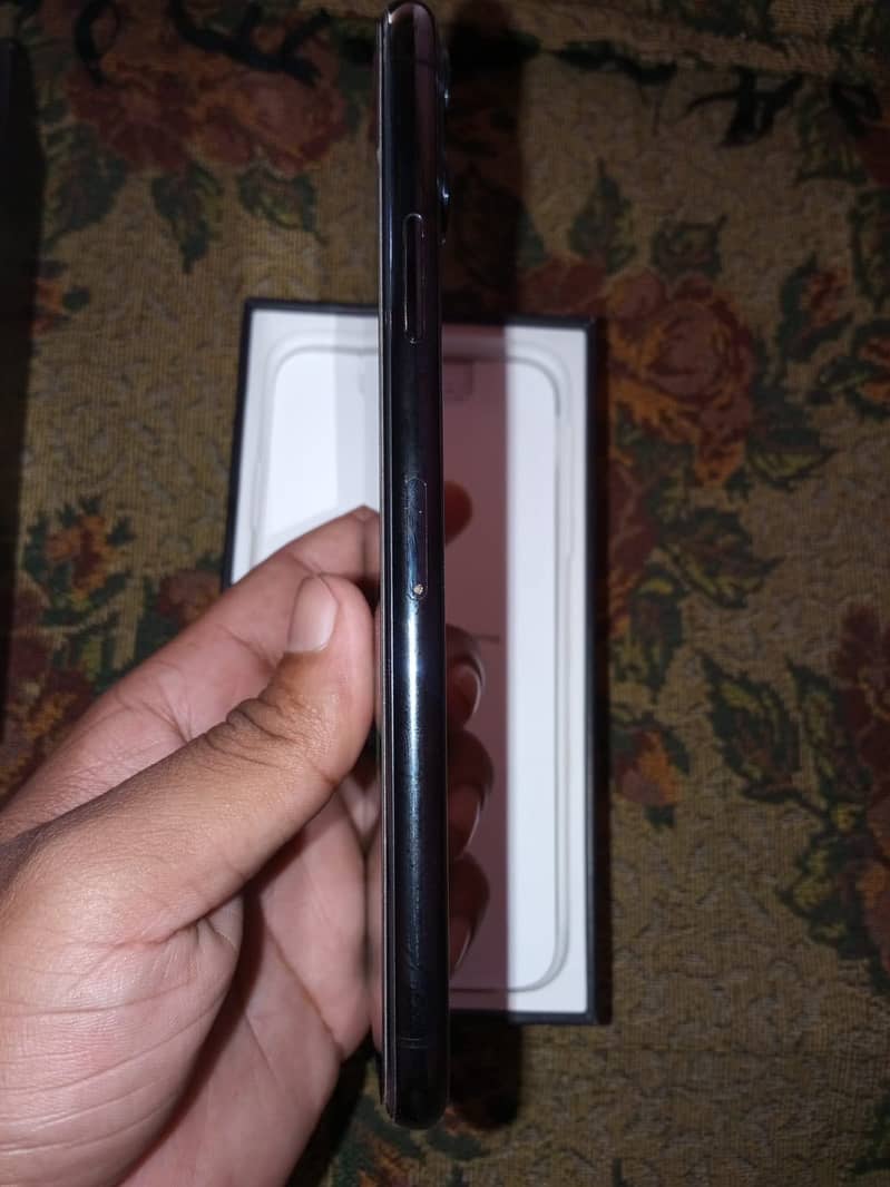 Apple iPhone 11 Pro Max 8