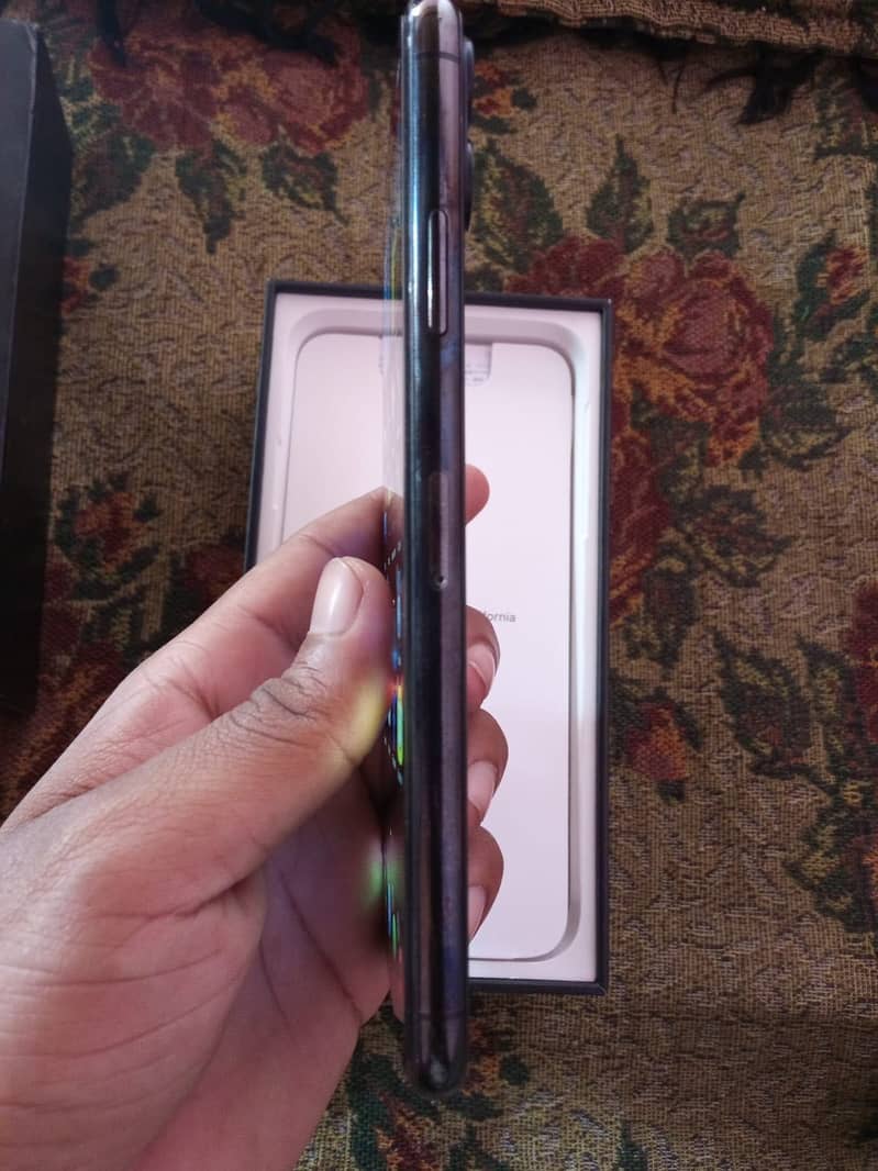 Apple iPhone 11 Pro Max 9