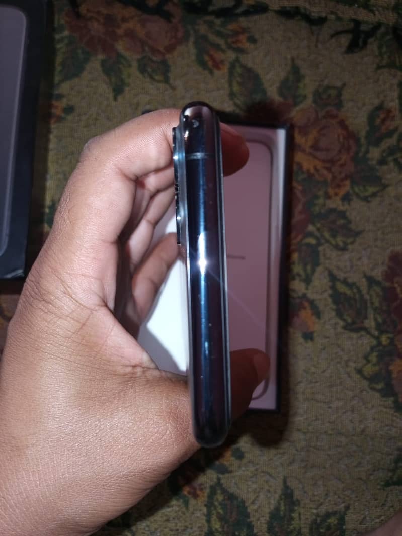 Apple iPhone 11 Pro Max 10