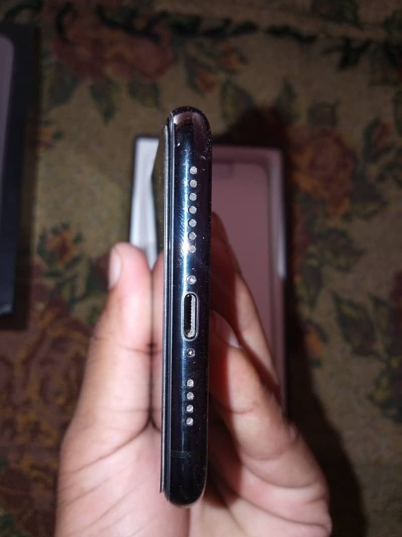 Apple iPhone 11 Pro Max 12