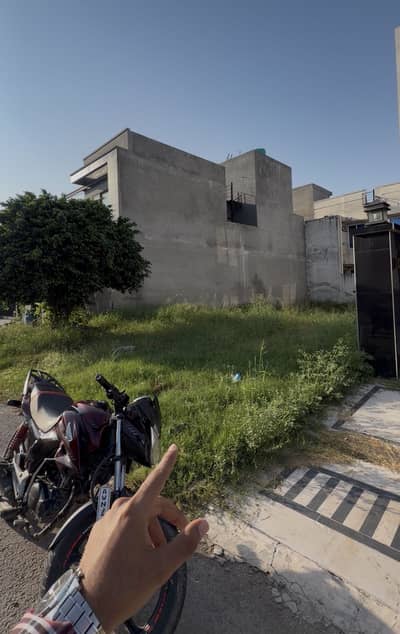 10 Marla Plot for Sale G Block | Near Mr. Patlu Farm House