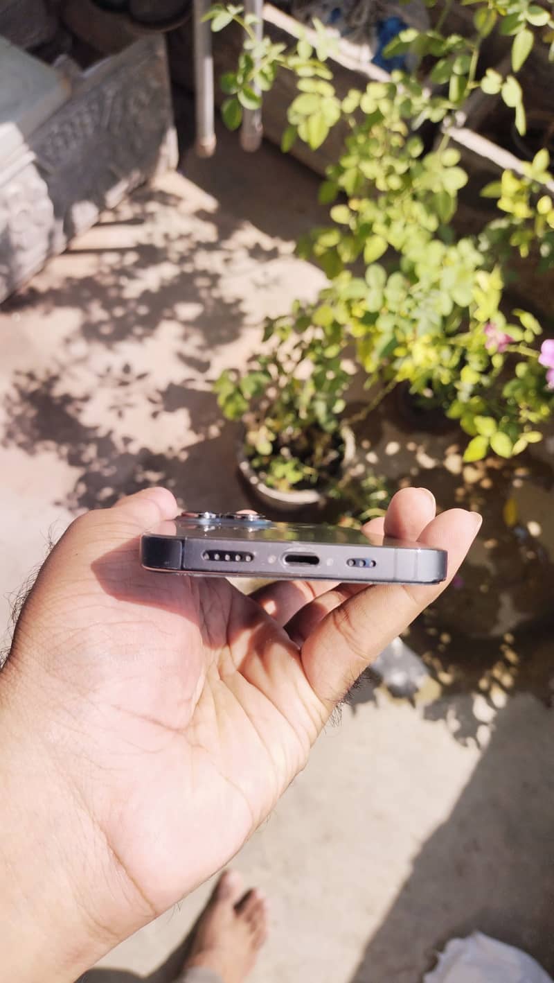 Apple iPhone 13 Pro 1