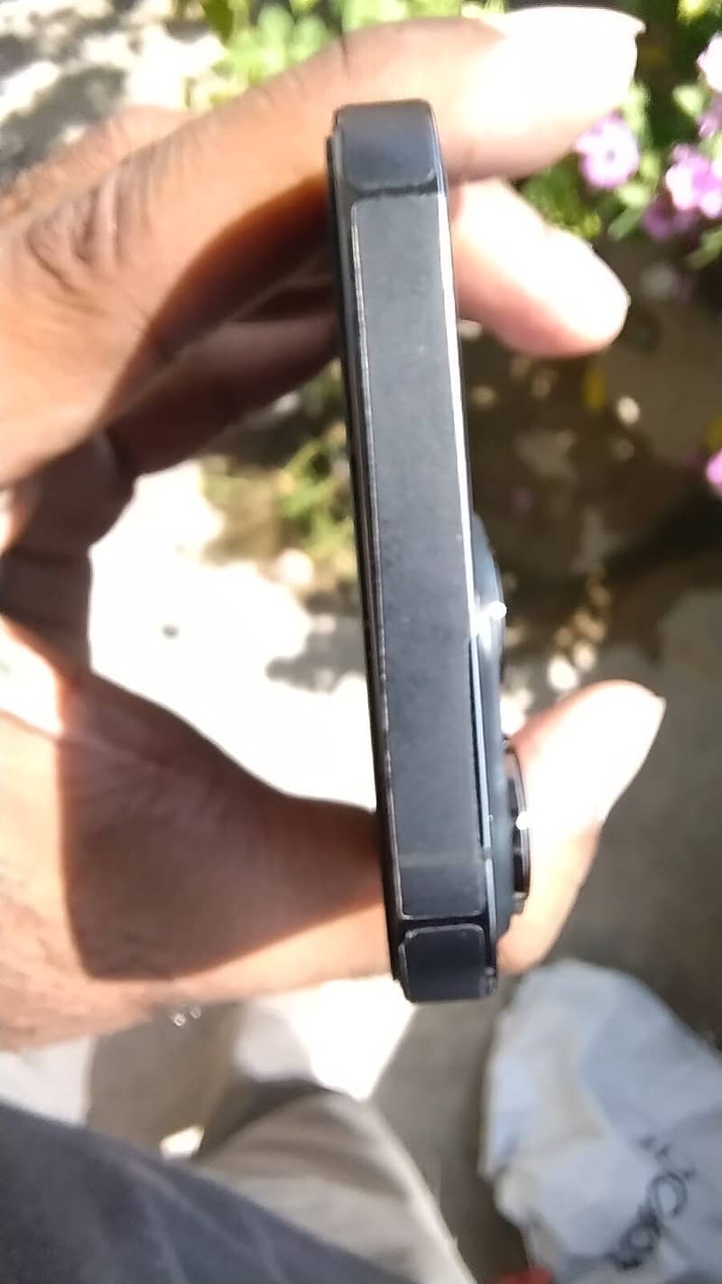 Apple iPhone 13 Pro 2
