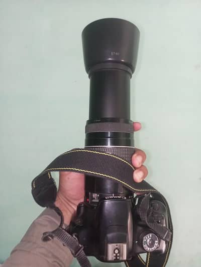 DSLR canon 1200d with 75/300 lens