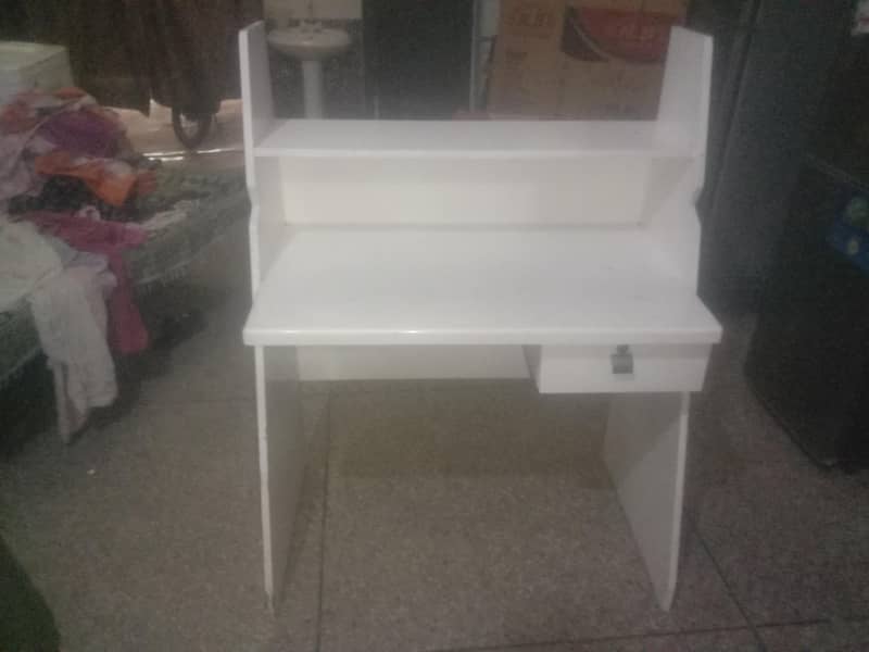 STUDY TABLE 0