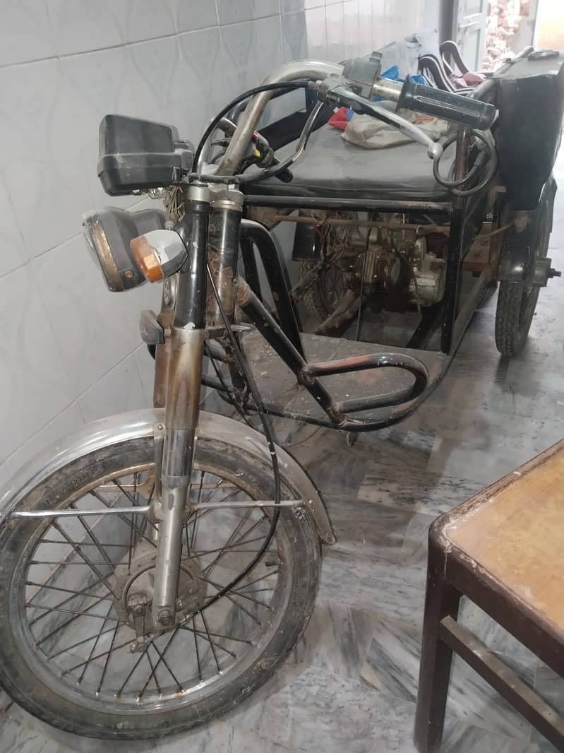 Three Wheels Engine Motor Cycle Self start 3