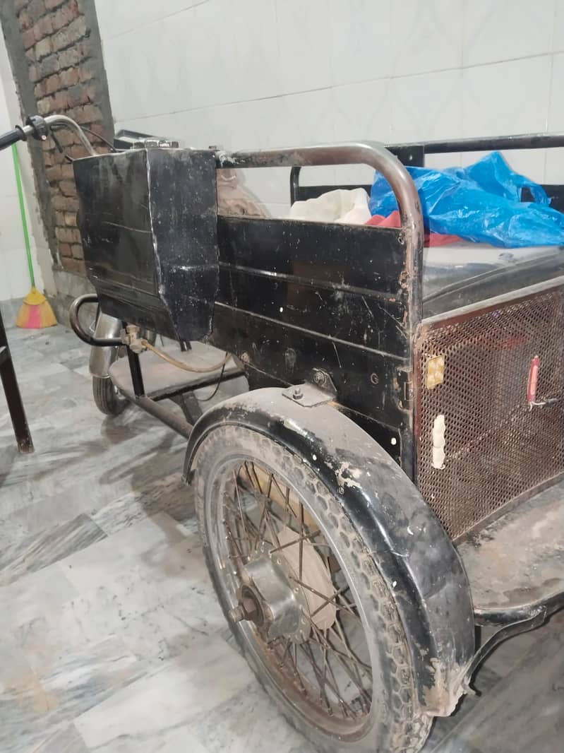 Three Wheels Engine Motor Cycle Self start 4