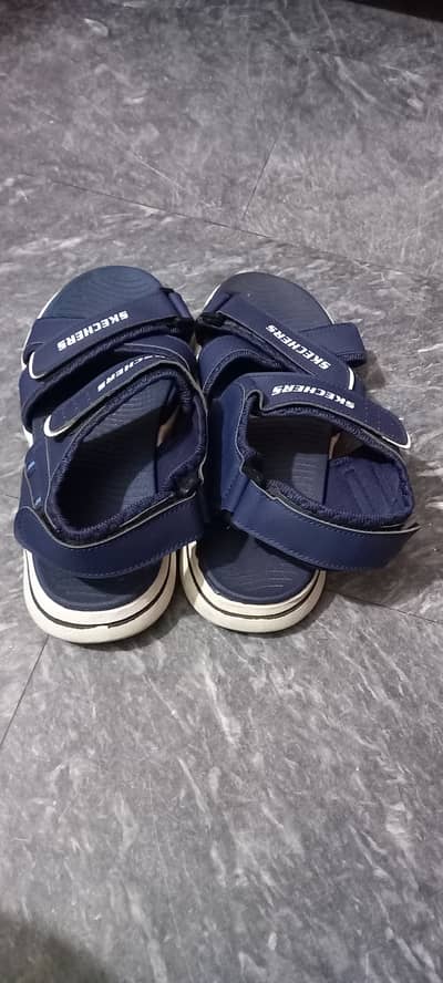 SKECHERS