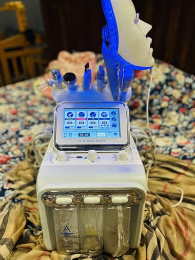 Hydra Facial Machine For Sale condition 10/9 in working all okey
