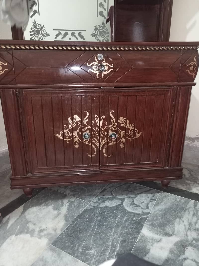 Single bed, Side table & Dressing Table - Excellent Condition. 4