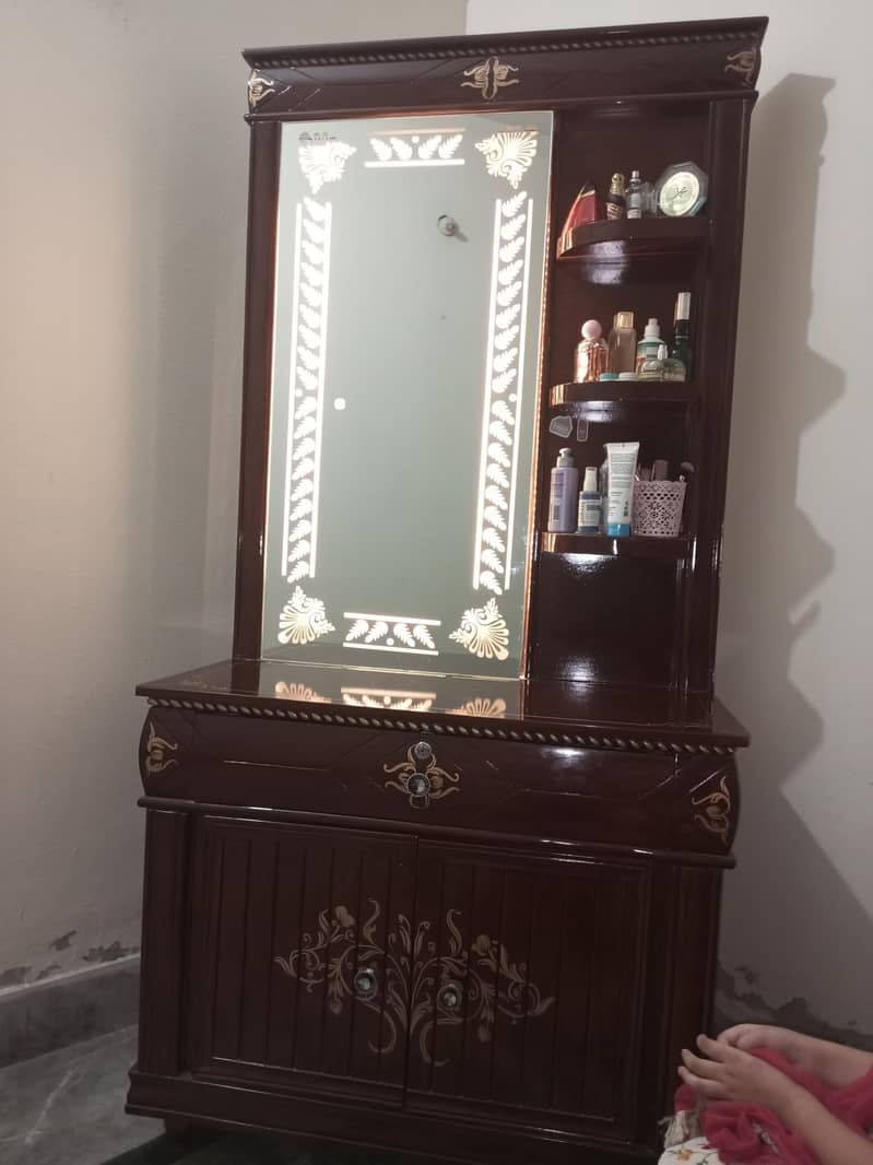 Single bed, Side table & Dressing Table - Excellent Condition. 5