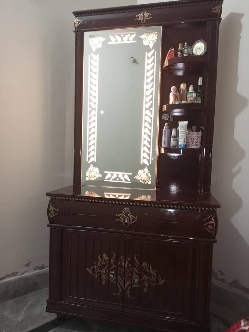 Single bed, Side table & Dressing Table - Excellent Condition. 6