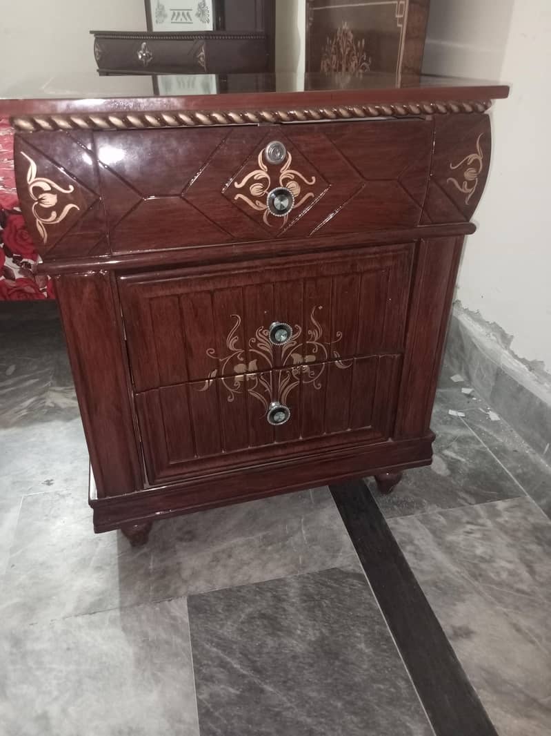 Single bed, Side table & Dressing Table - Excellent Condition. 7