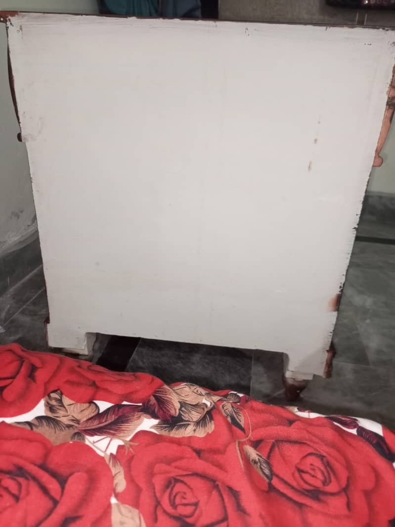 Single bed, Side table & Dressing Table - Excellent Condition. 8