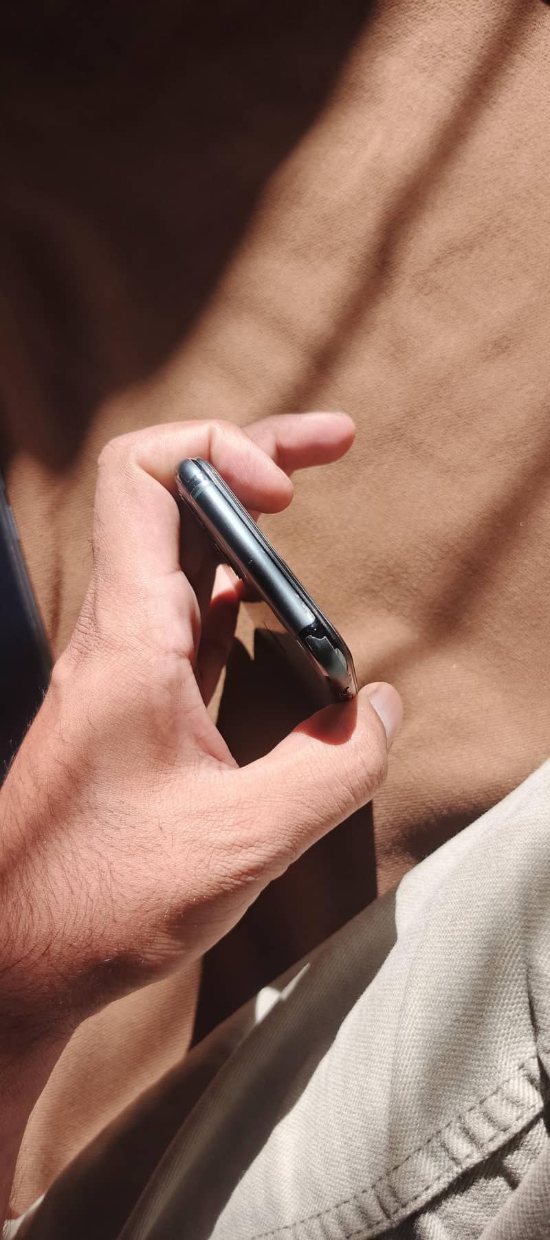 Apple iPhone 11 Pro 3