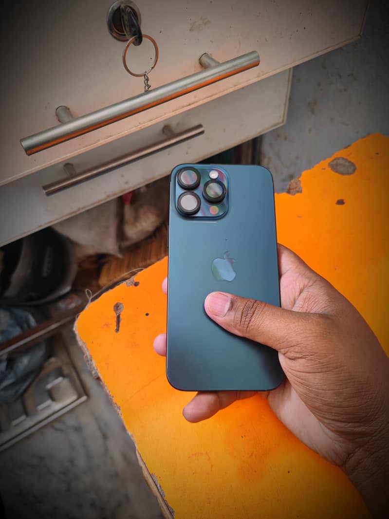 Apple iPhone 15 Pro Max 6