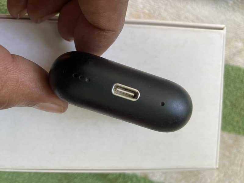 AirPods 2 4