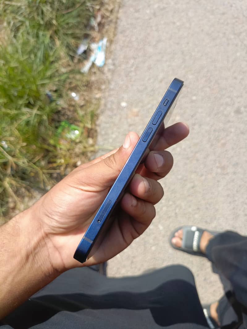 Apple iPhone 12 2