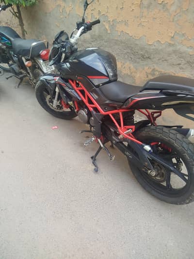 Benelli TNT 150i