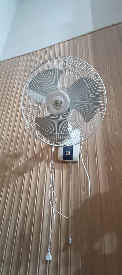 Pak Fan Energy Saving Wall Bracket Fan (60W) - 10/10 Mint Condition