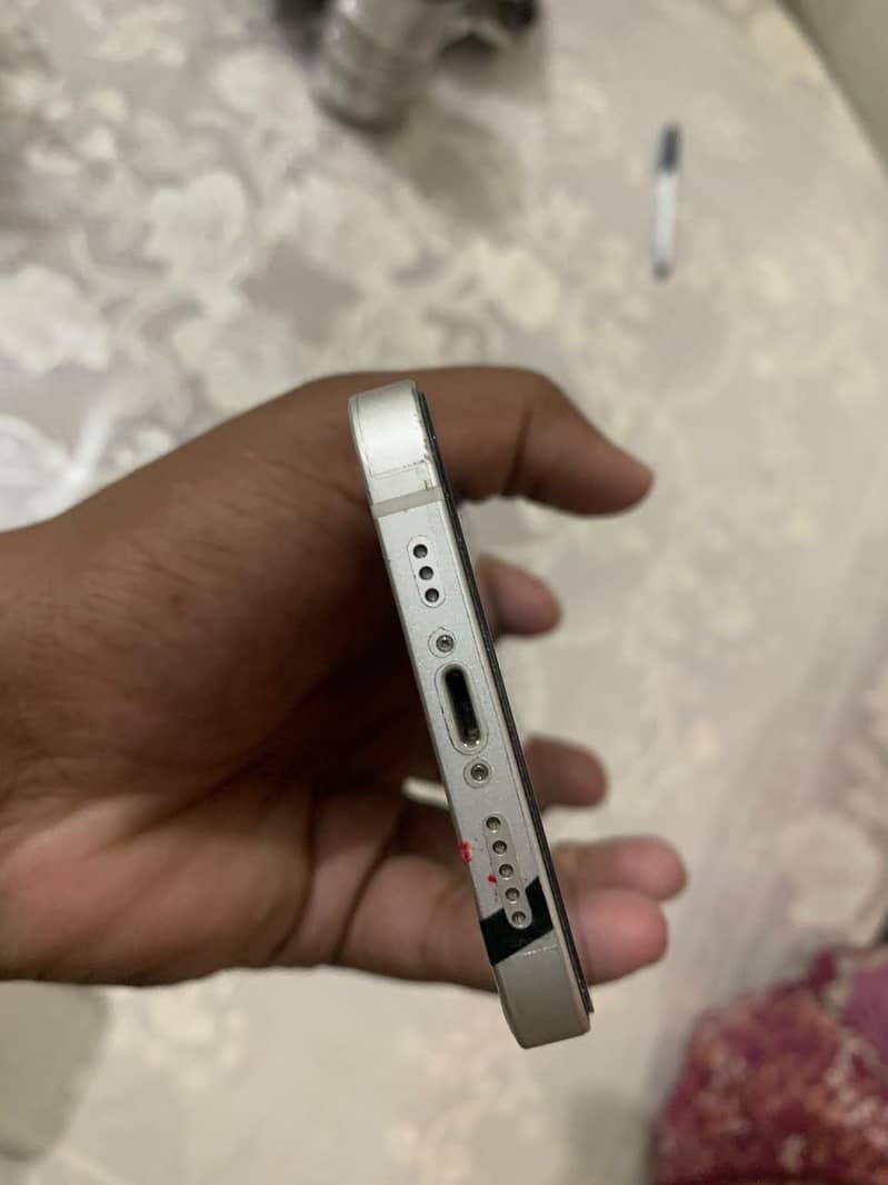 Apple iPhone 12 6