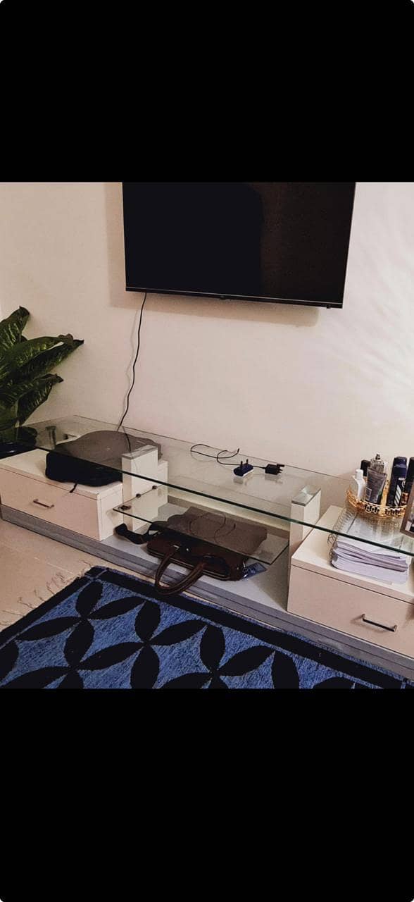 TV  console 0