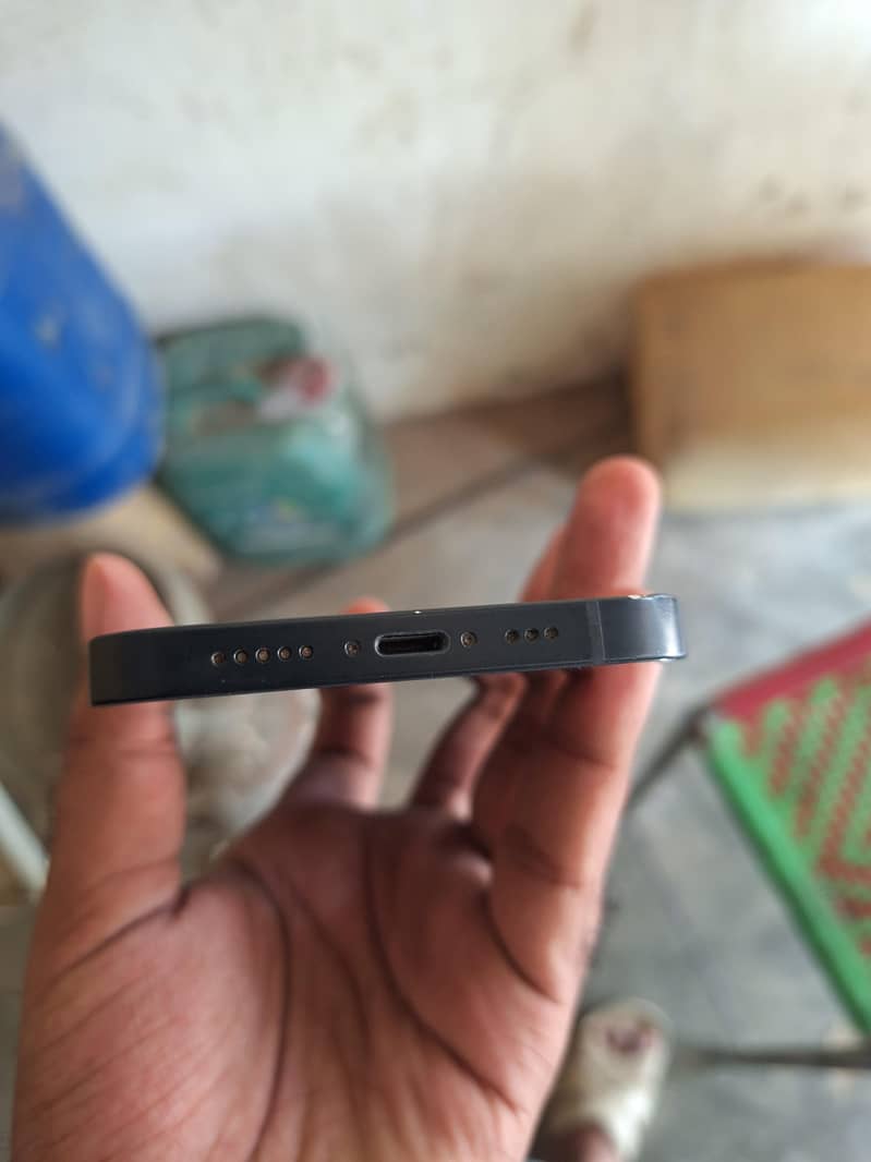 Apple iPhone 13 2