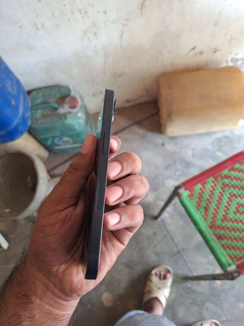 Apple iPhone 13 4