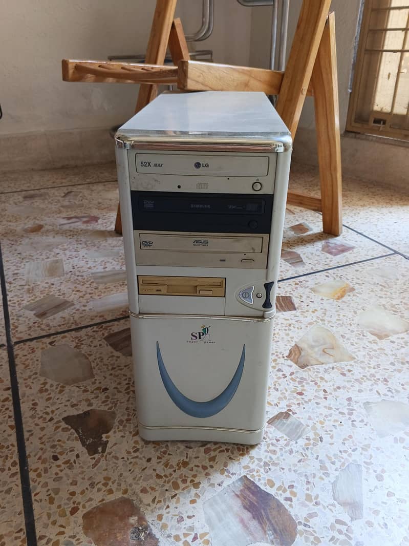 desk top computer 0
